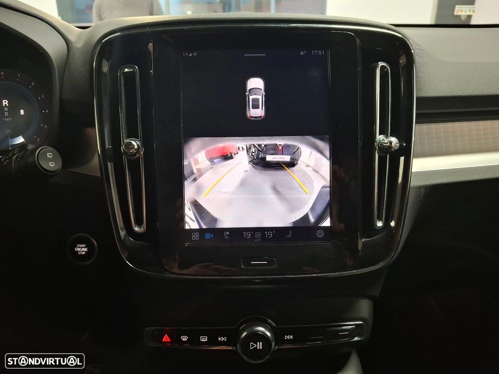 Volvo XC 40 2.0 B3 Plus Dark - 25