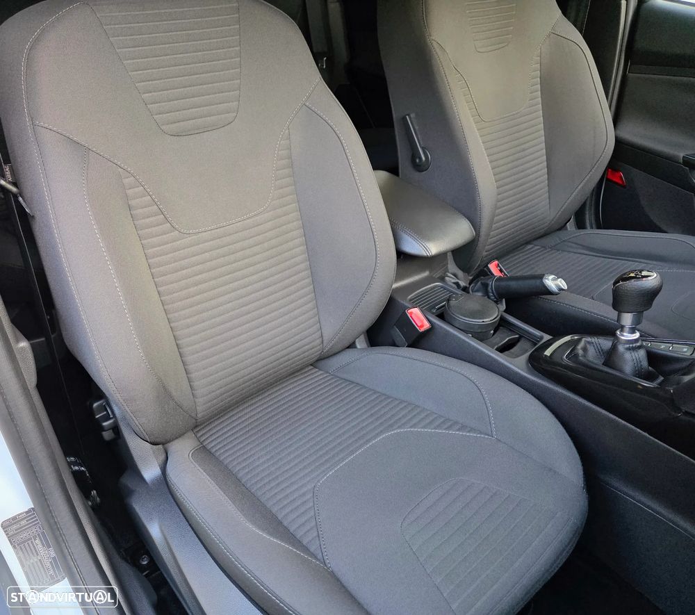 Ford Focus 1.0 SCTi Titanium - 41