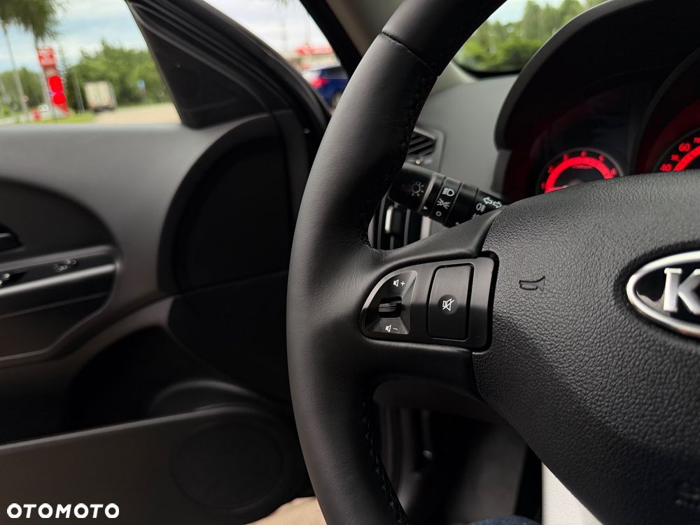Kia Ceed 1.4 CVVT Dream-Team Edition - 32
