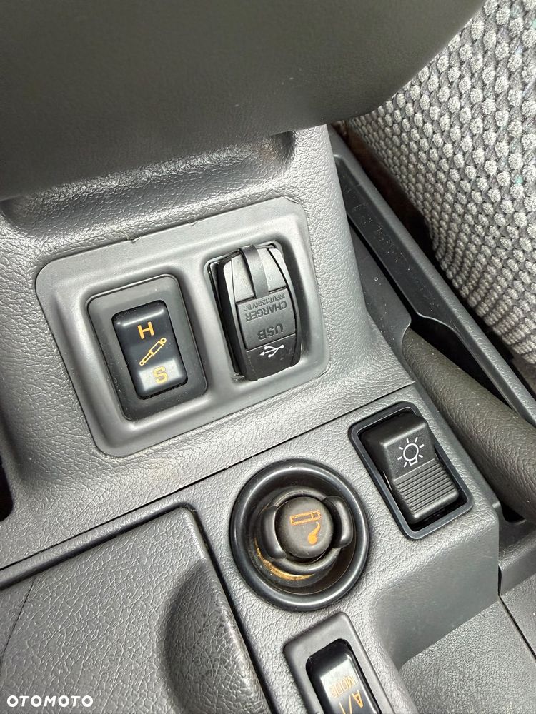 Mitsubishi Pajero - 23
