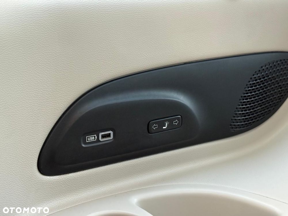 Chrysler Pacifica - 36
