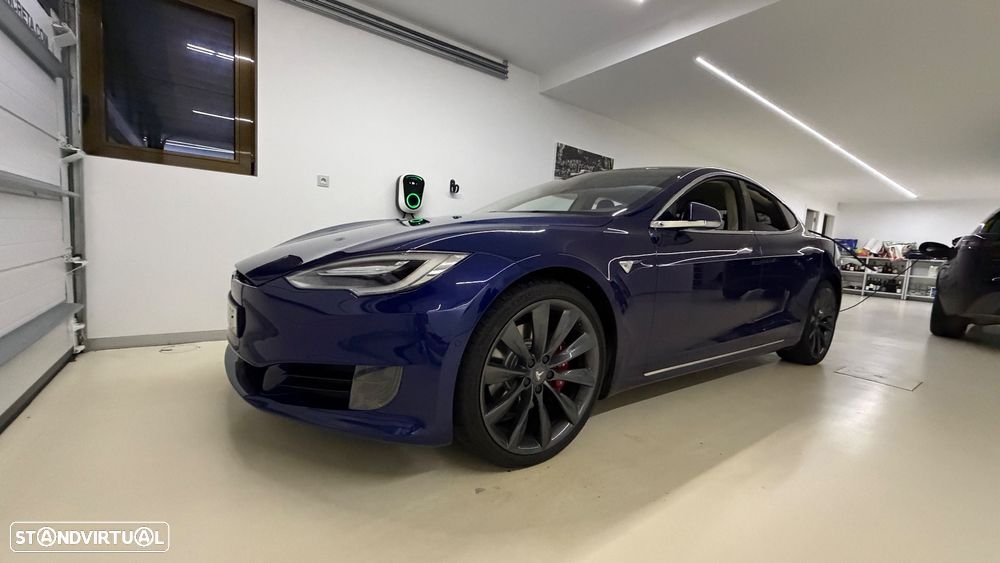Tesla Model S - 1