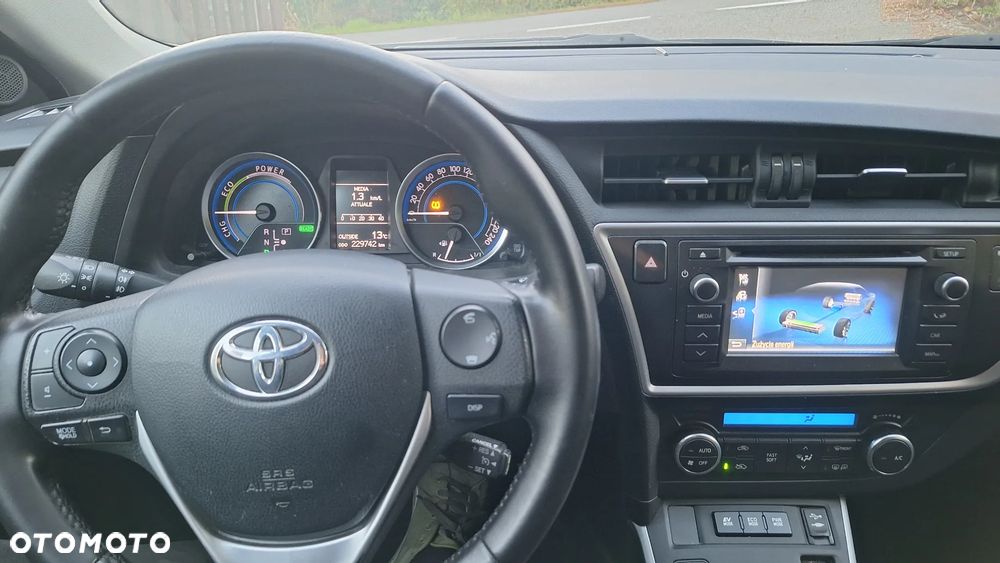 Toyota Auris 1.8 HSD Luna - 17