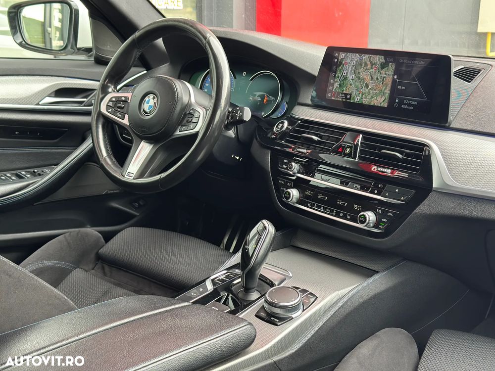 BMW Seria 5 530d xDrive AT - 28