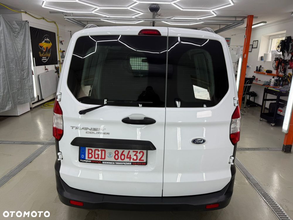 Ford Transit Courier - 4