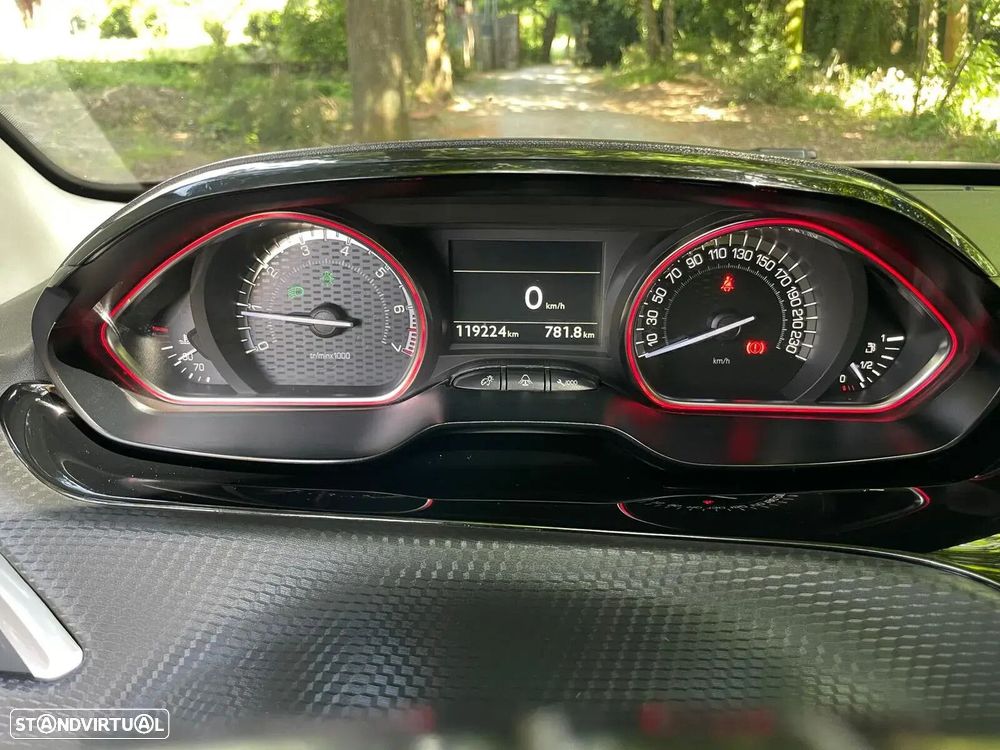 Peugeot 2008 1.2 PureTech GT Line - 25