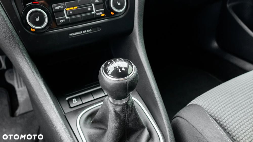 Volkswagen Golf VI 1.6 TDI Comfortline - 19