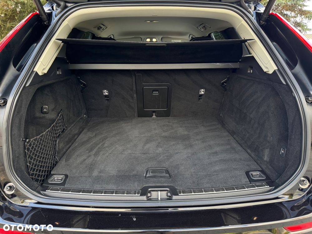 Volvo XC 60 B4 D Geartronic Momentum Pro - 24