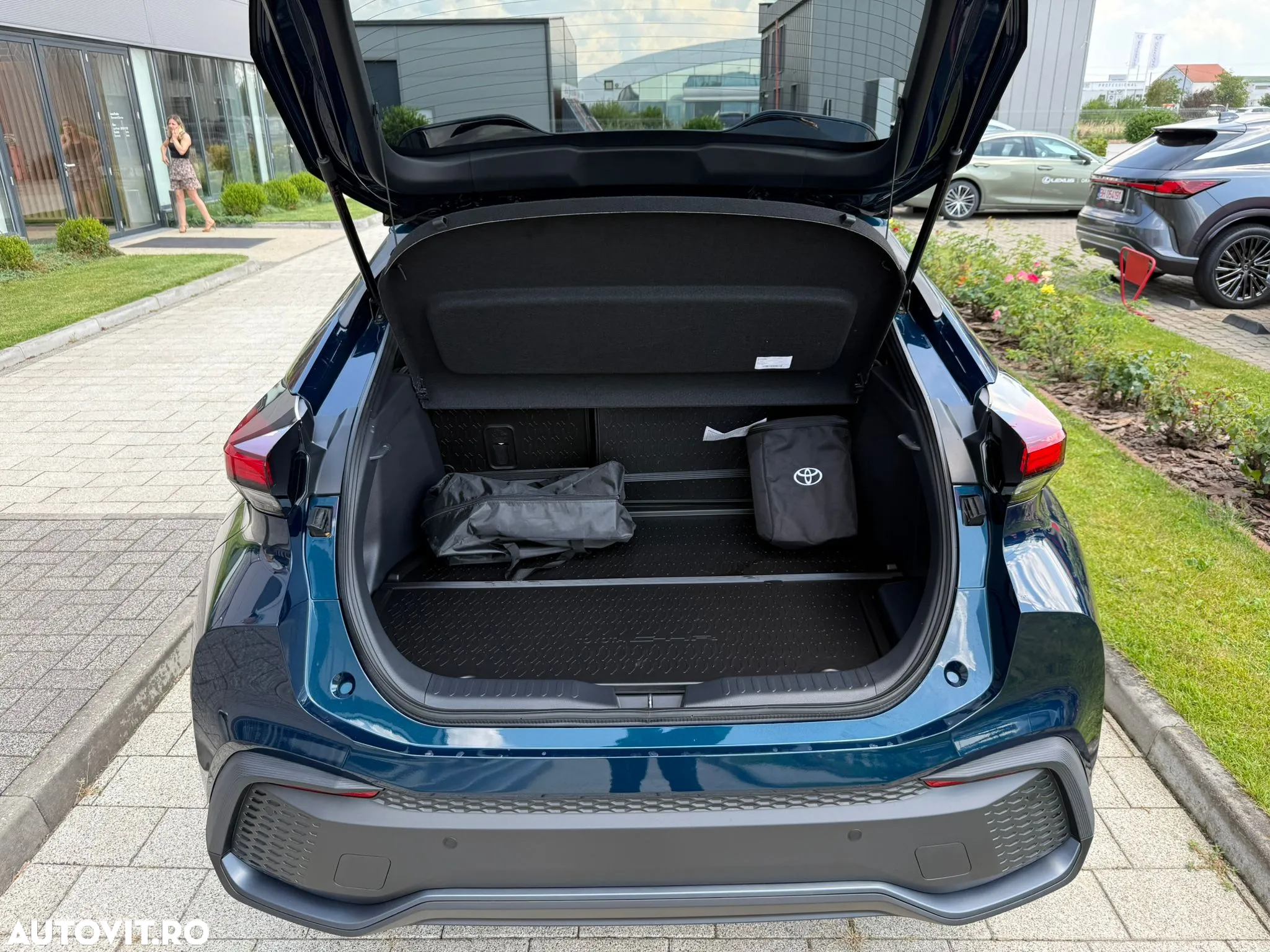 Toyota C-HR 2.0 HEV 197 CP 4x2 CVT Dynamic - 19