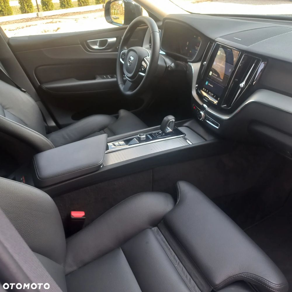 Volvo XC 60 B4 D Plus Dark - 9