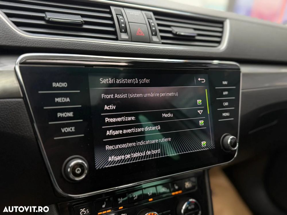 Skoda Superb Combi 2.0 TDI DSG Premium Edition - 19