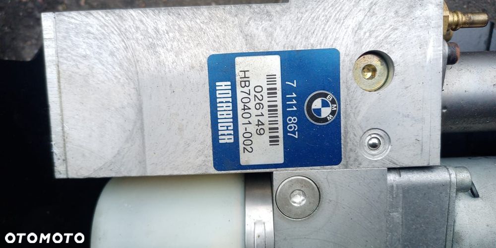 POMPA HYDRAULICZNA KLAPY BAGAŻNIKA 5 E61 2.5 D 7111867 BMW 2003-2007 - 3