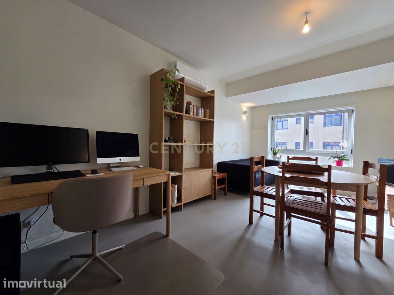 Apartamento T1 | Lugar de Garagem | Varanda | Arrumos | Elevador | Com - Grande imagem: 3/24