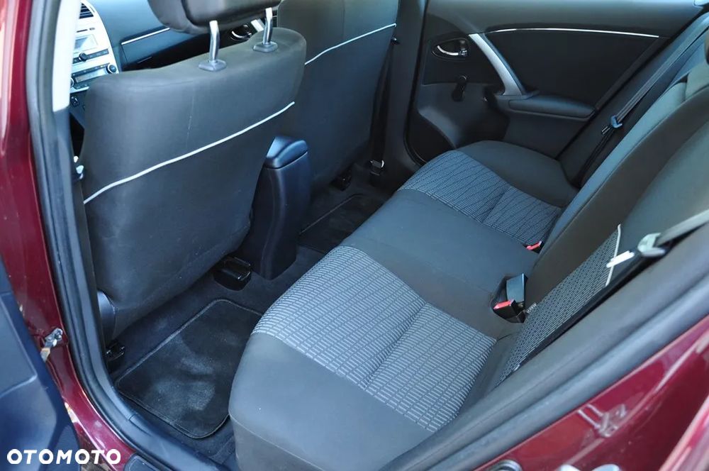 Toyota Avensis 1.6 Active - 28