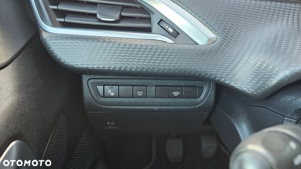 Peugeot 2008 1.2 Pure Tech Allure S&S - 11
