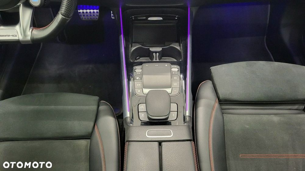 Mercedes-Benz GLB - 21