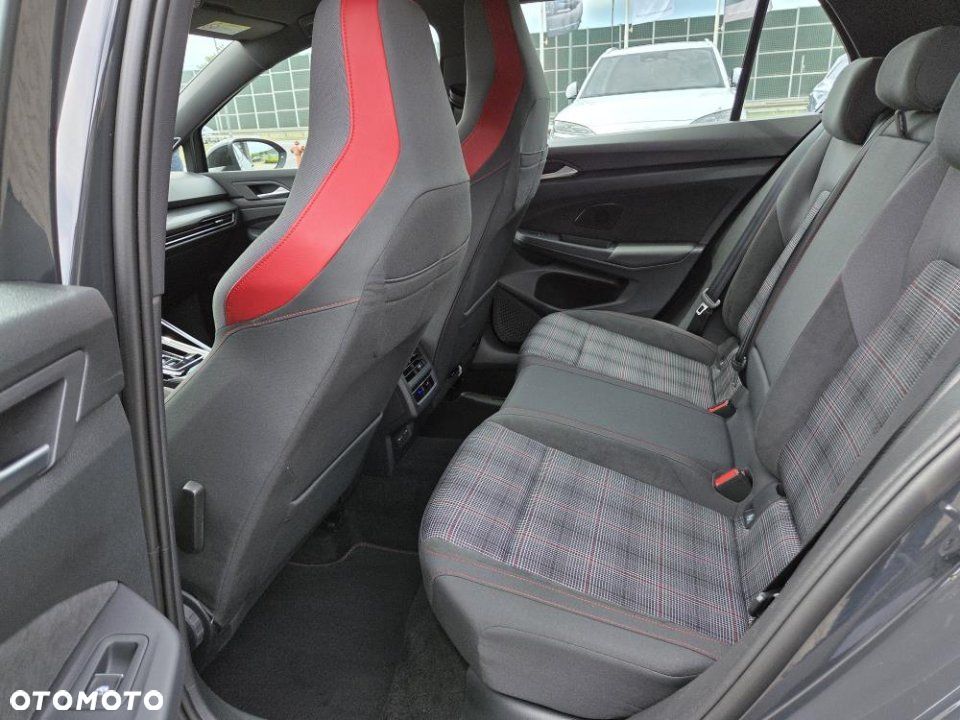 Volkswagen Golf - 11