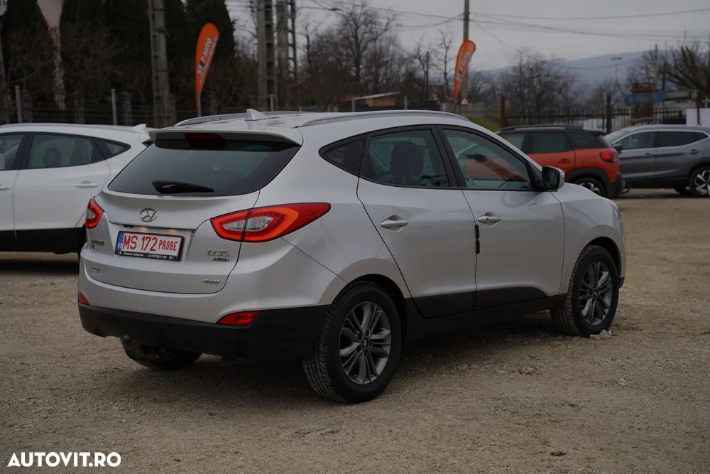 Hyundai ix35 2.0 CRDI 4WD Fifa World Cup Gold Edition - 3