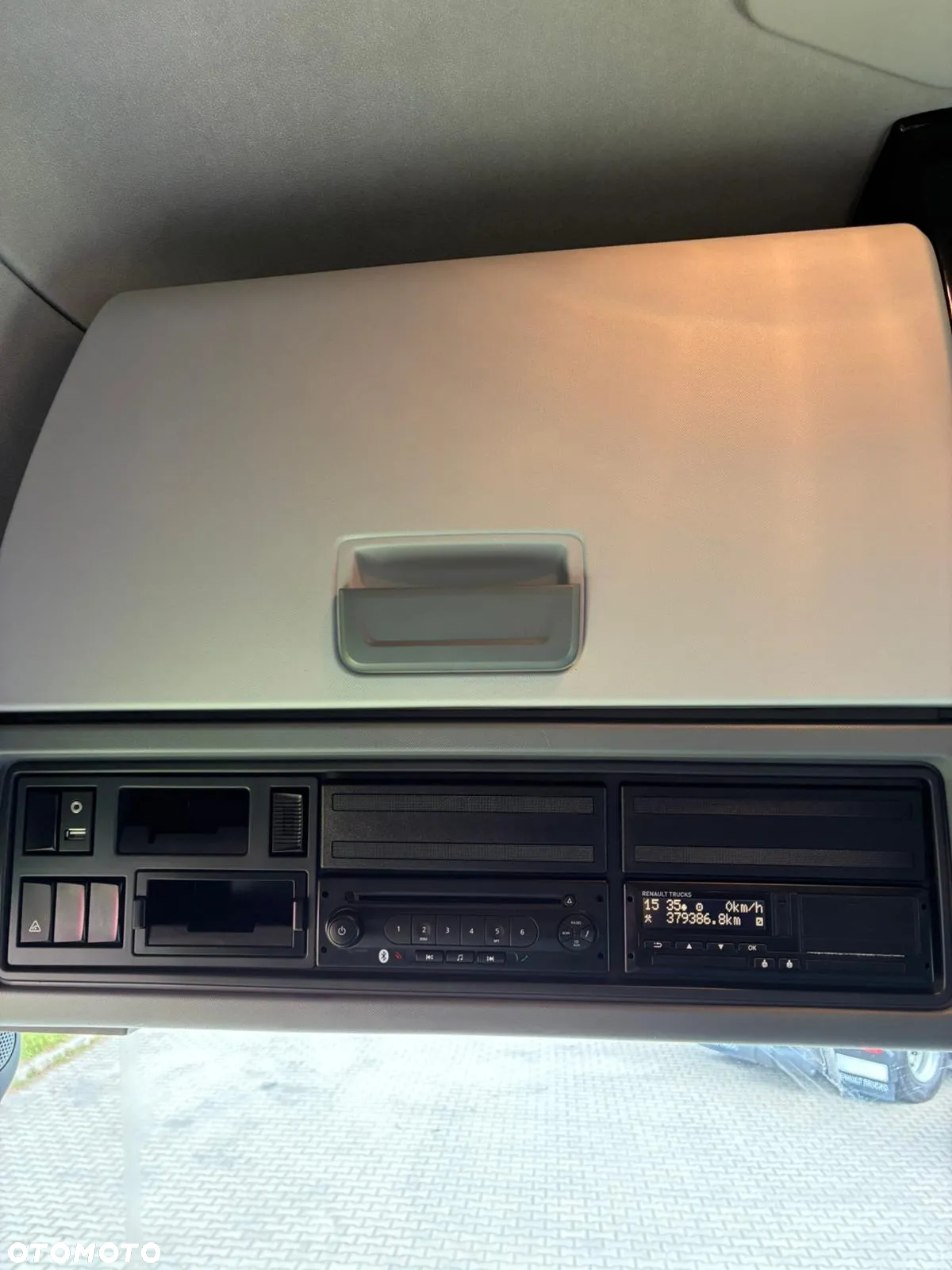 Renault T480 Sleeper cab - 13
