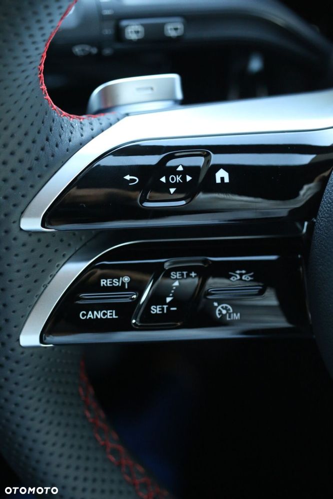 Mercedes-Benz GLA - 33