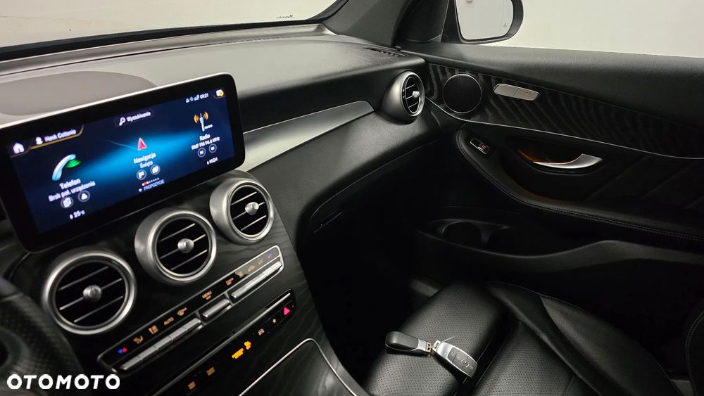 Mercedes-Benz GLC 300 de 4Matic 9G-TRONIC AMG Line Plus - 26