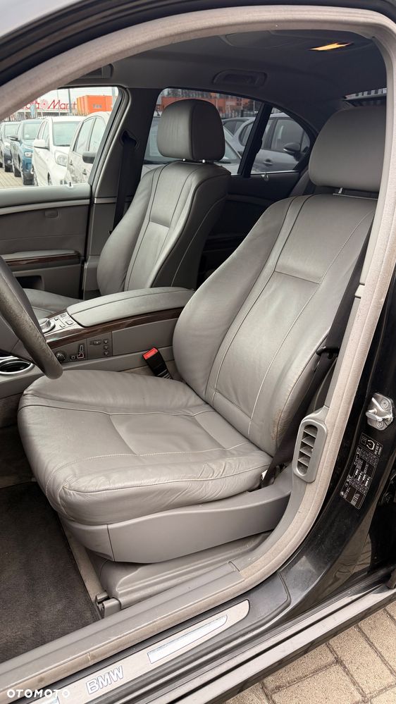 BMW Seria 7 740i - 25