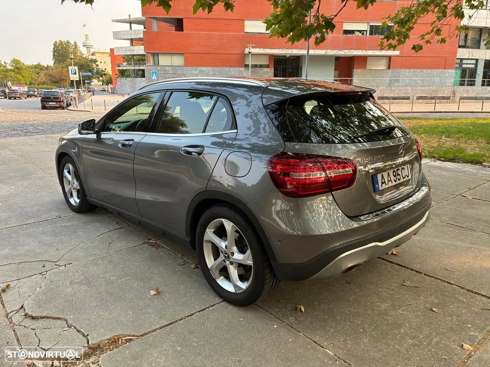 Mercedes-Benz GLA 250 4Matic 7G-DCT Style - 3