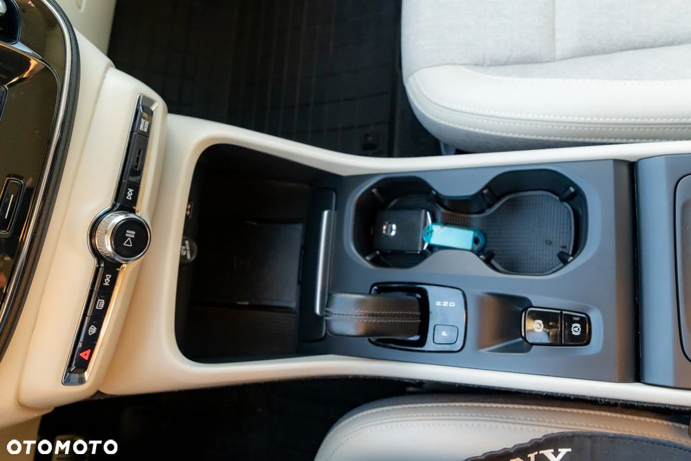 Volvo XC 40 - 25