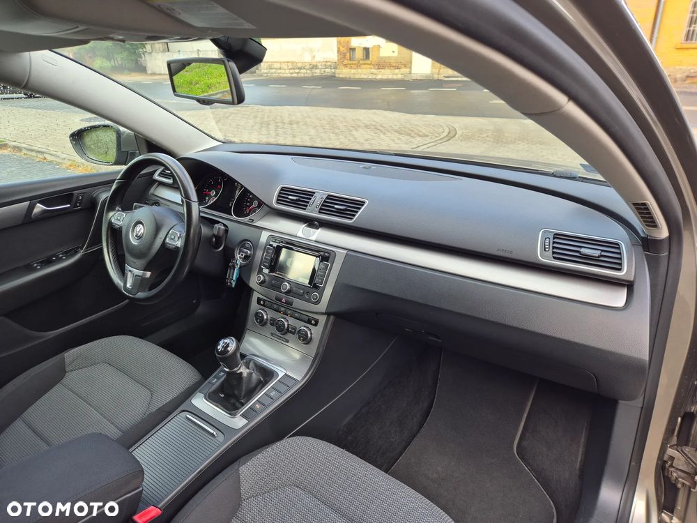Volkswagen Passat 1.6 TDI Comfortline - 24