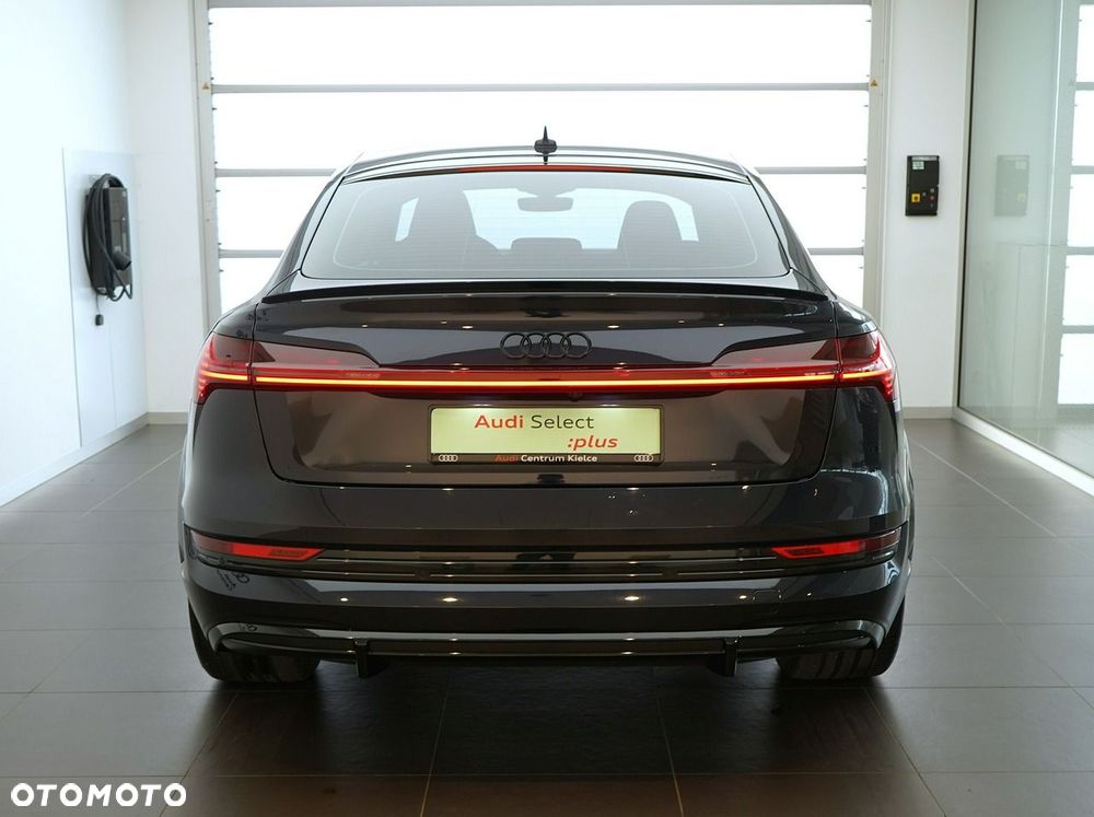 Audi Q8 Sportback e-tron - 4