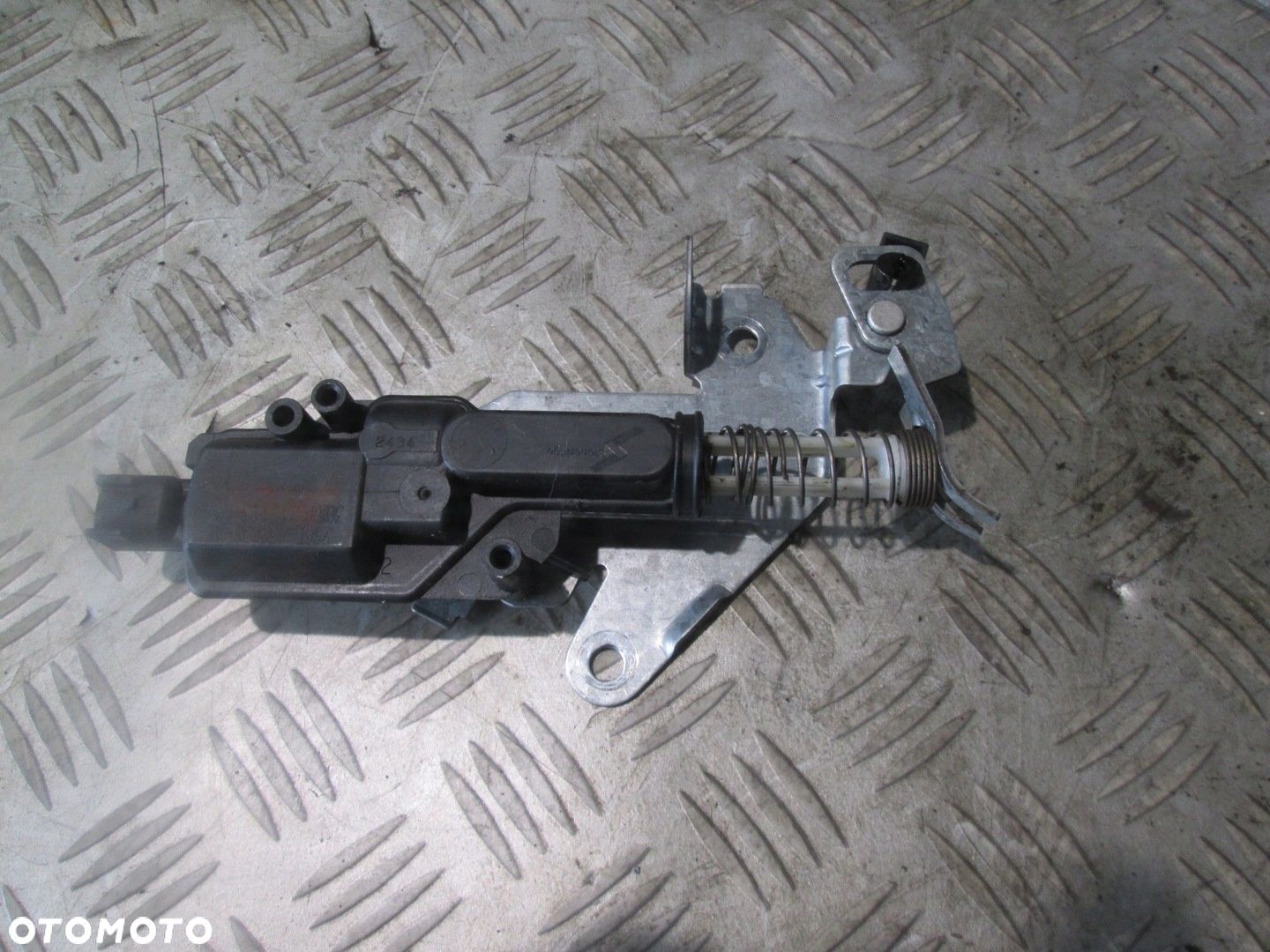 SIŁOWNIK CENTRALNEGO ZAMKA KLAPY FORD FUSION MK1 FIESTA MK6 2S6T-432A98-AE - 1