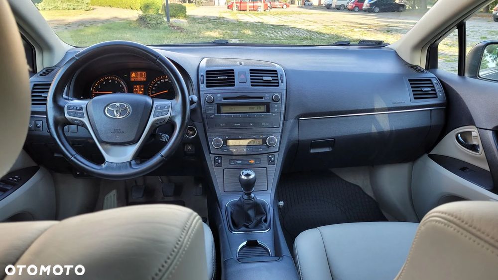 Toyota Avensis 1.8 Premium - 25
