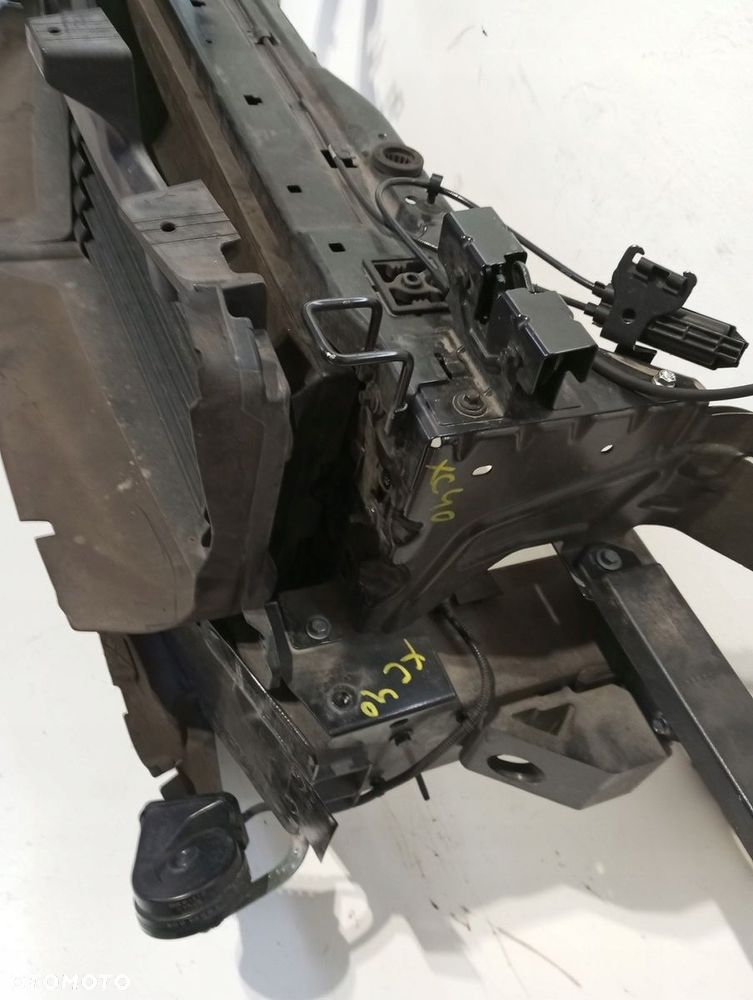 Pas przedni chłodnice VOLVO XC40 XC 40 2,0D - 4