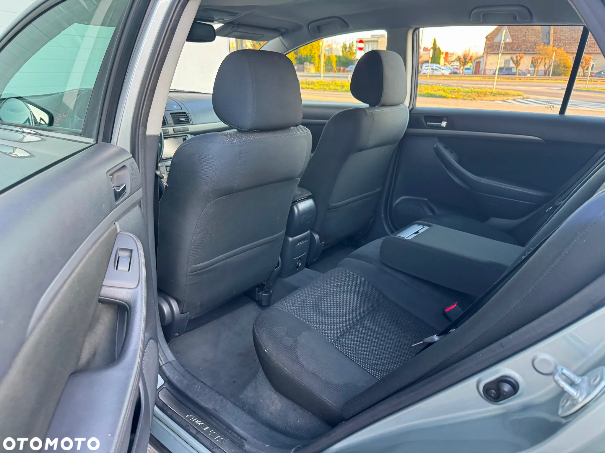 Toyota Avensis 2.2 D-4D Combi Executive - 4