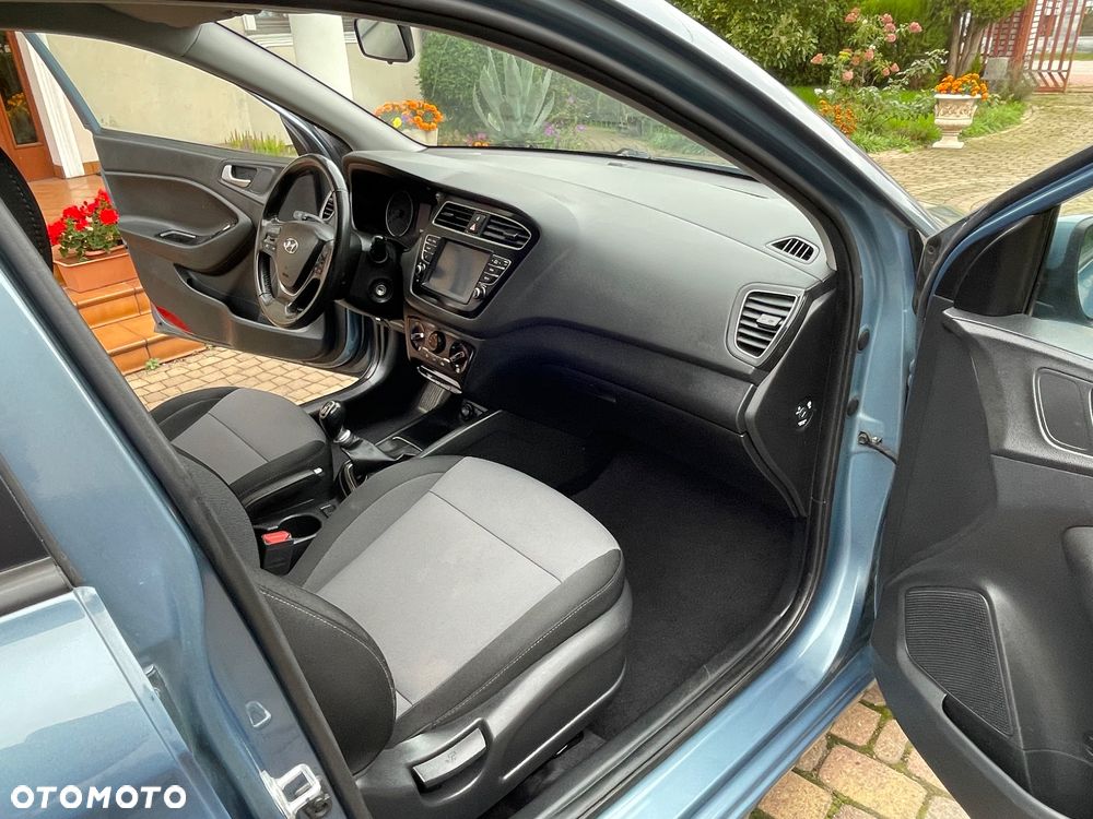 Hyundai i20 blue 1.2 Classic - 30