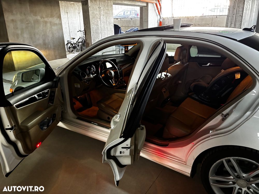 Mercedes-Benz C 250 CGI BlueEFFICIENCY - 16