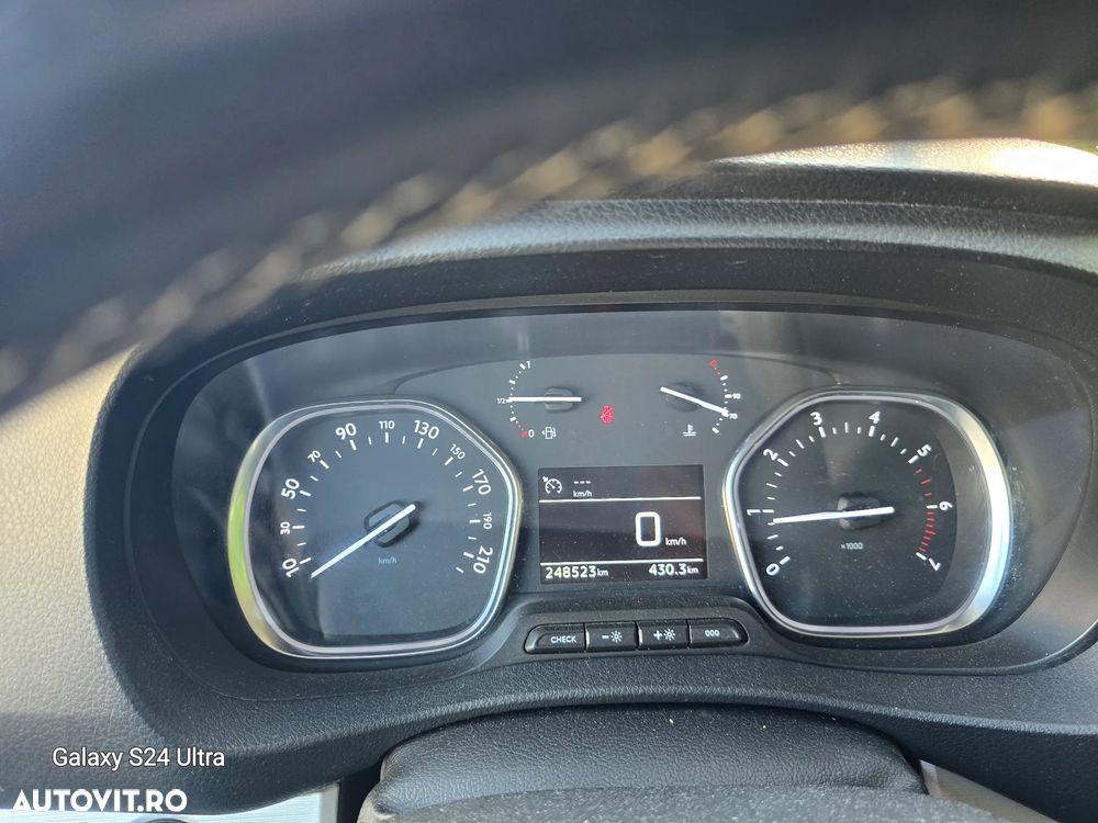 Peugeot Traveller L2H1 1.6 BlueHDI 115 S&S Combispace Premium - 2