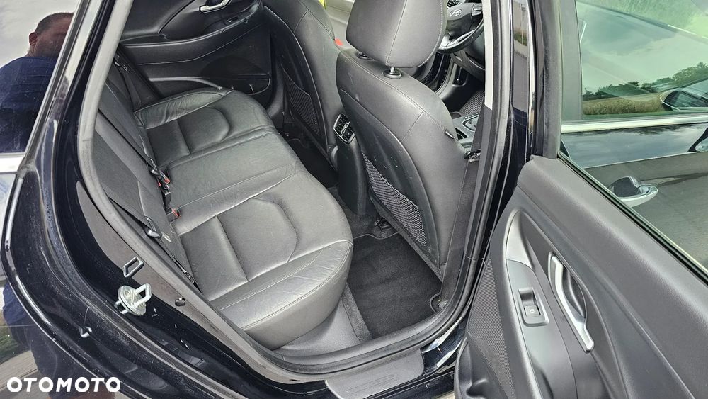 Hyundai i30 1.4 T-GDI Premiere Luxury DCT - 26