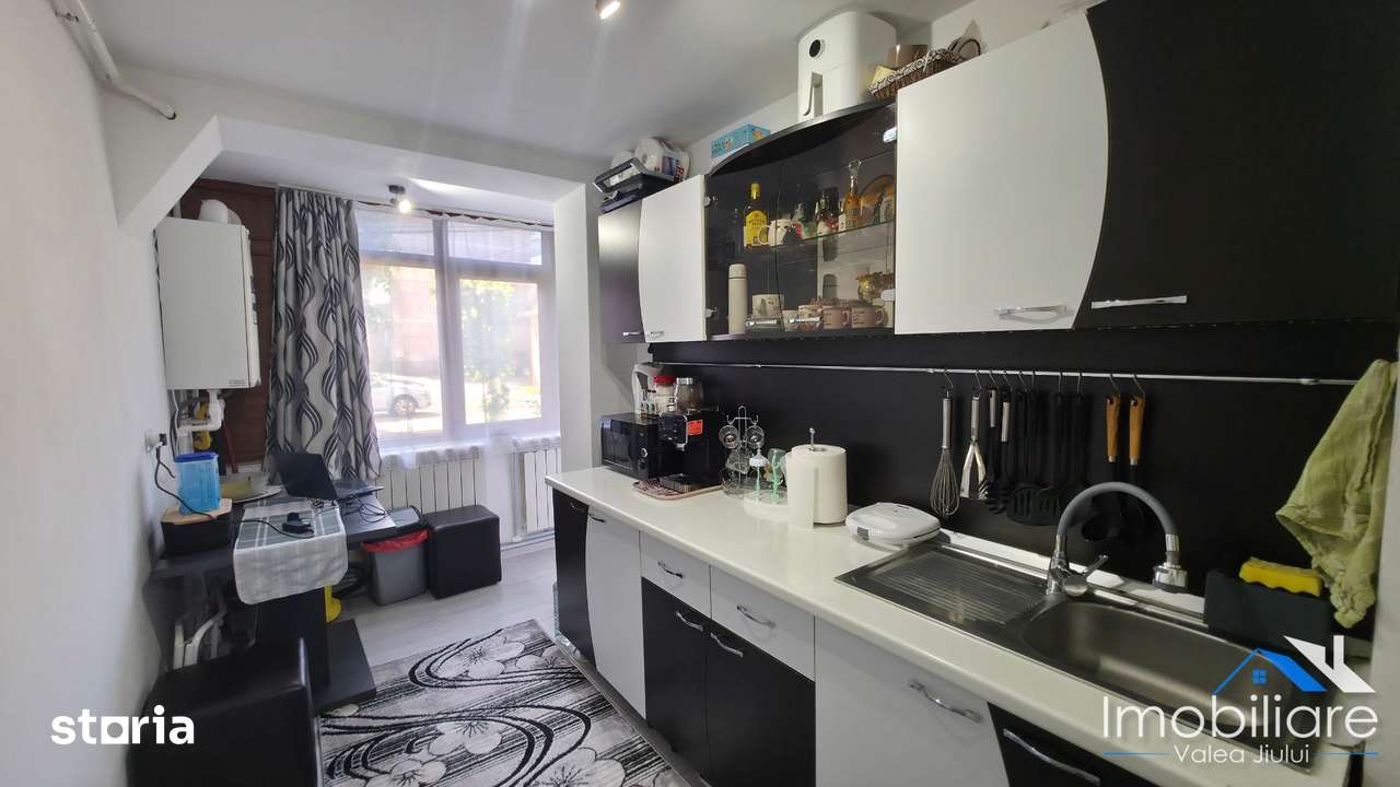 Apartament 2 camere - Lupeni, Str. Parangului, 55 mp, Renovat in 2025 — fotografia 3