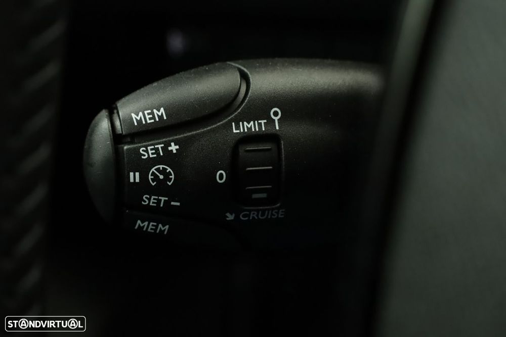 Peugeot e-208 51 kWh Allure - 18