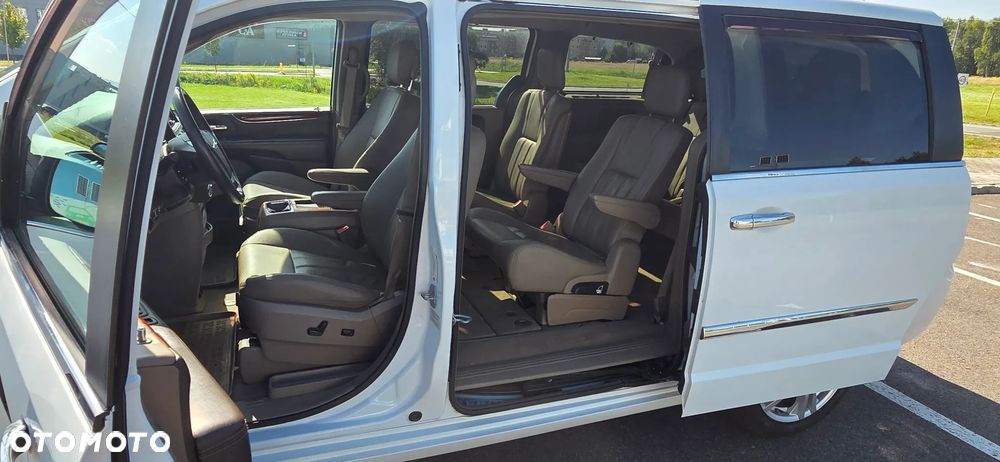 Chrysler Town & Country 2016 photo 4