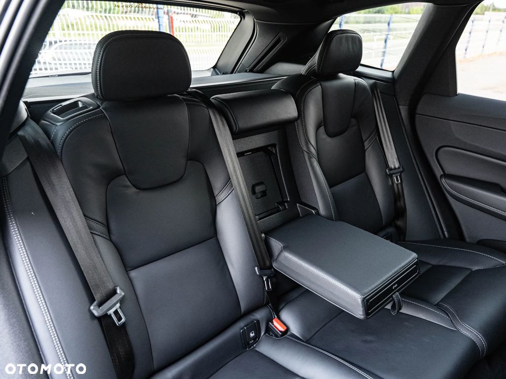 Volvo XC 60 B4 D Ultimate Dark - 26
