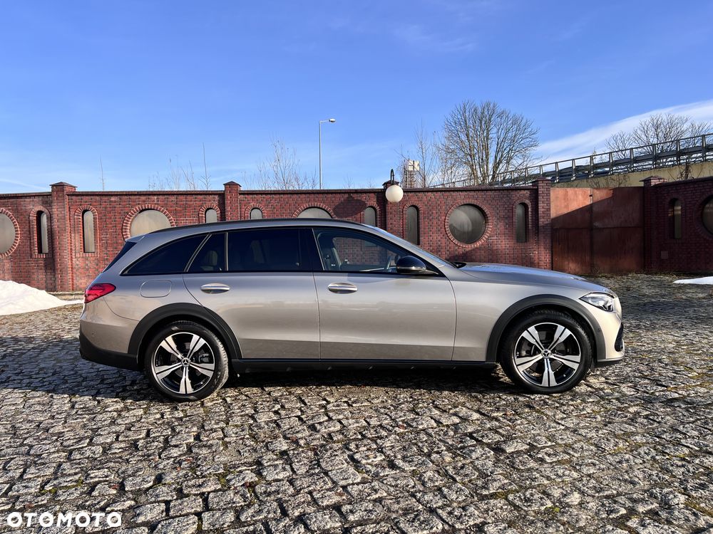 Mercedes-Benz Klasa C 200 4Matic 9G-TRONIC - 2