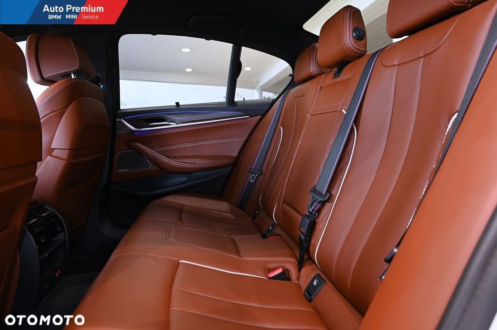BMW Seria 5 530d xDrive mHEV - 13