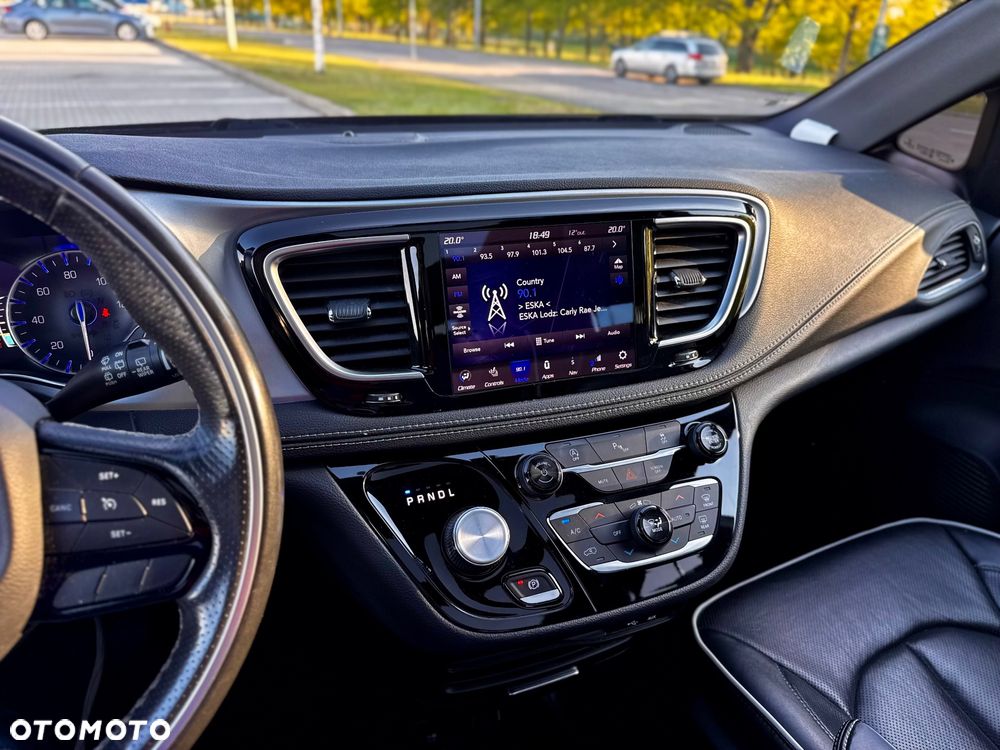 Chrysler Pacifica - 11
