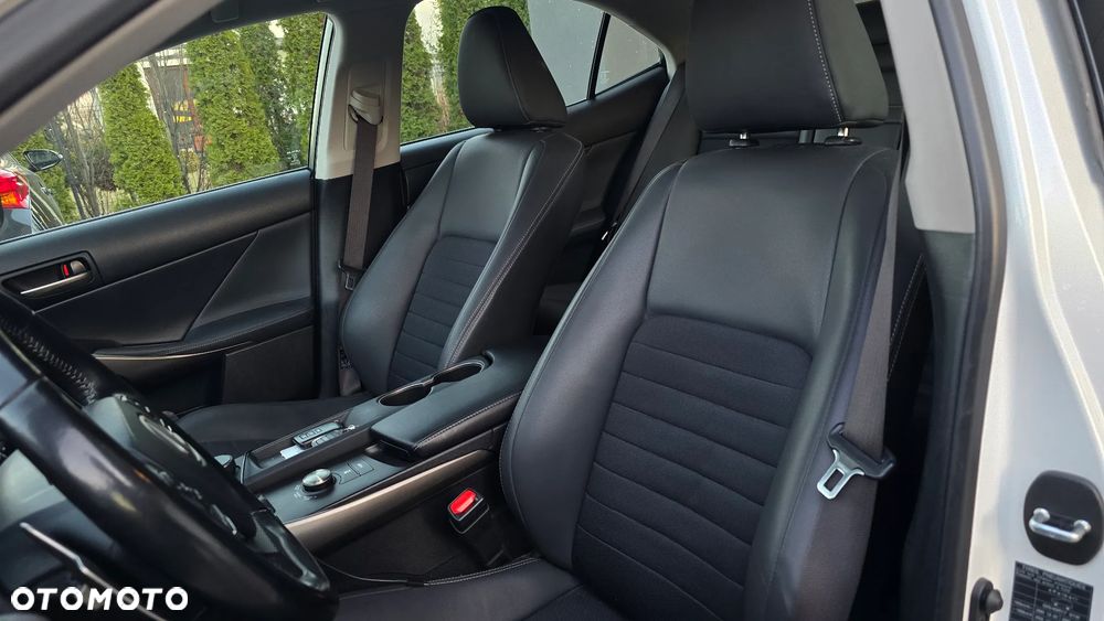 Lexus IS 200t / 300 Elegance - 11