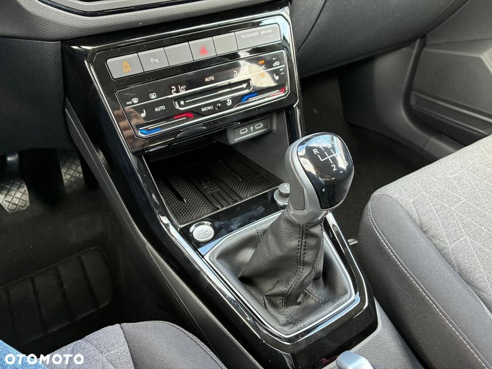 Volkswagen T-Cross - 24