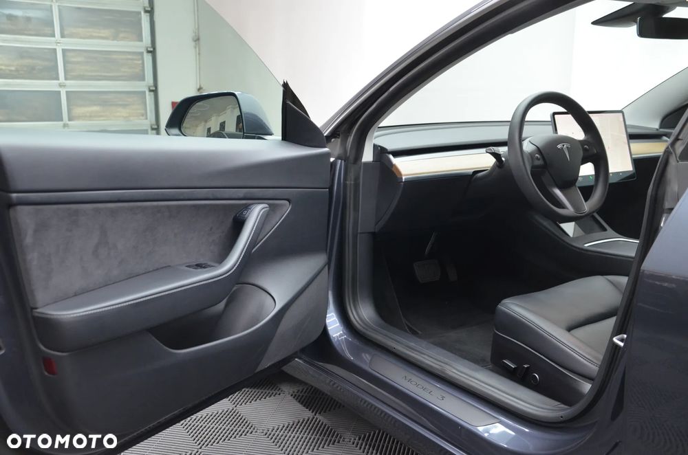 Tesla Model 3 Standard Reichweite Plus Hinterradantrieb - 9