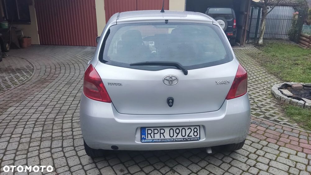 Toyota Yaris - 4