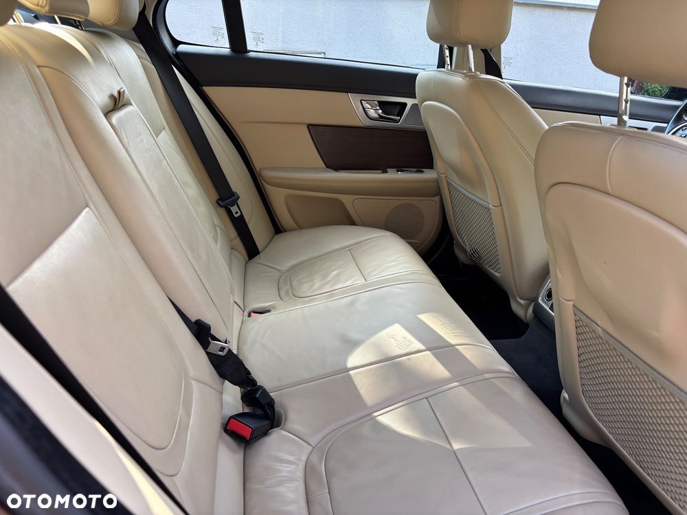 Jaguar XF 2.2 - 15